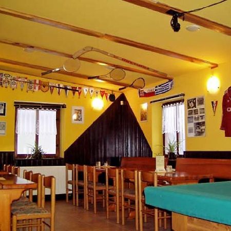 Restaurace A Penzion U Vladaru Mikulasovice Exterior photo