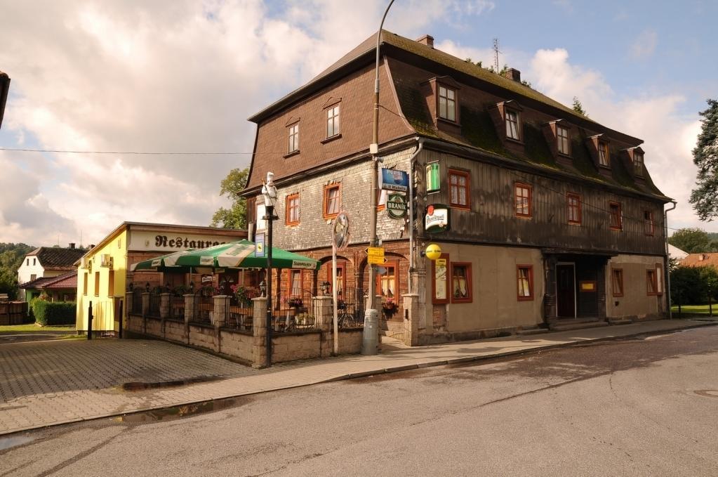 Restaurace A Penzion U Vladaru Mikulasovice Exterior photo